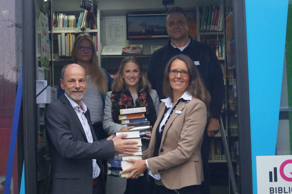 Lesen ist einfach – Weser-Elbe Sparkasse fördert weiterhin den Bücherbus des Landkreises Cuxhaven