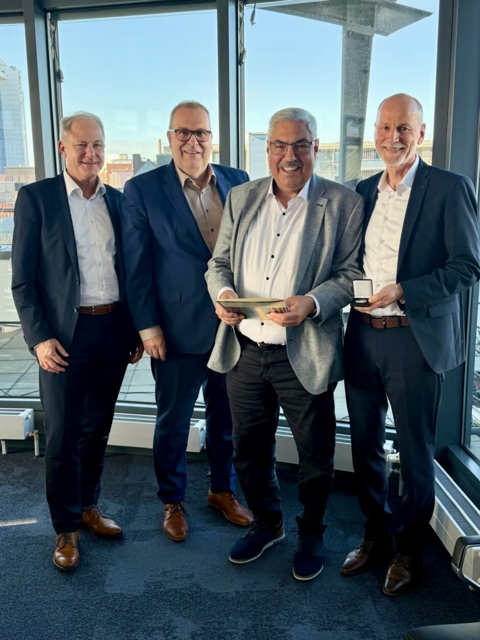 Sparkassenverband Niedersachsen ehrt Melf Grantz mit der Sparkassenmedaille in Silber – Auszeichnung für 20 Jahre Mitarbeit im Verwaltungsrat der Weser-Elbe Sparkasse